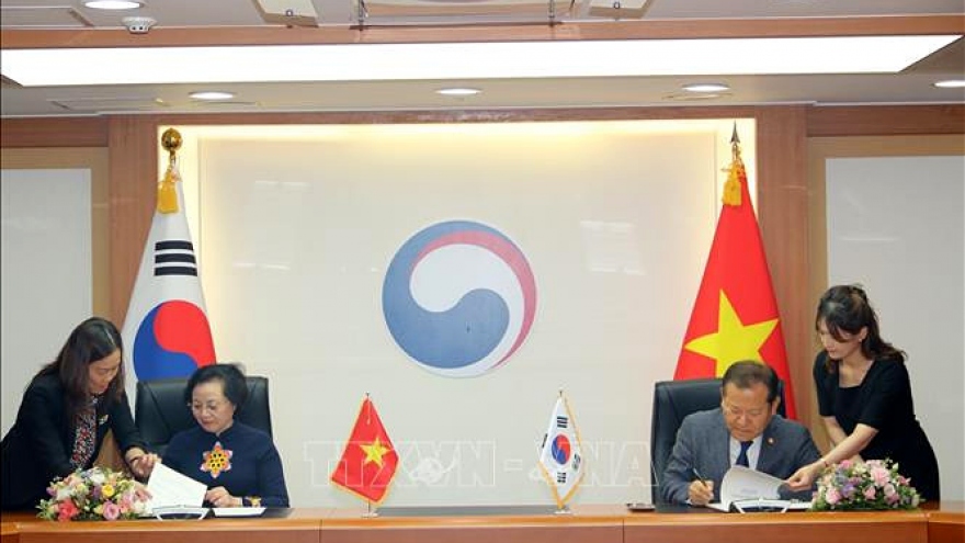 Vietnam and RoK boost cooperation in public administration